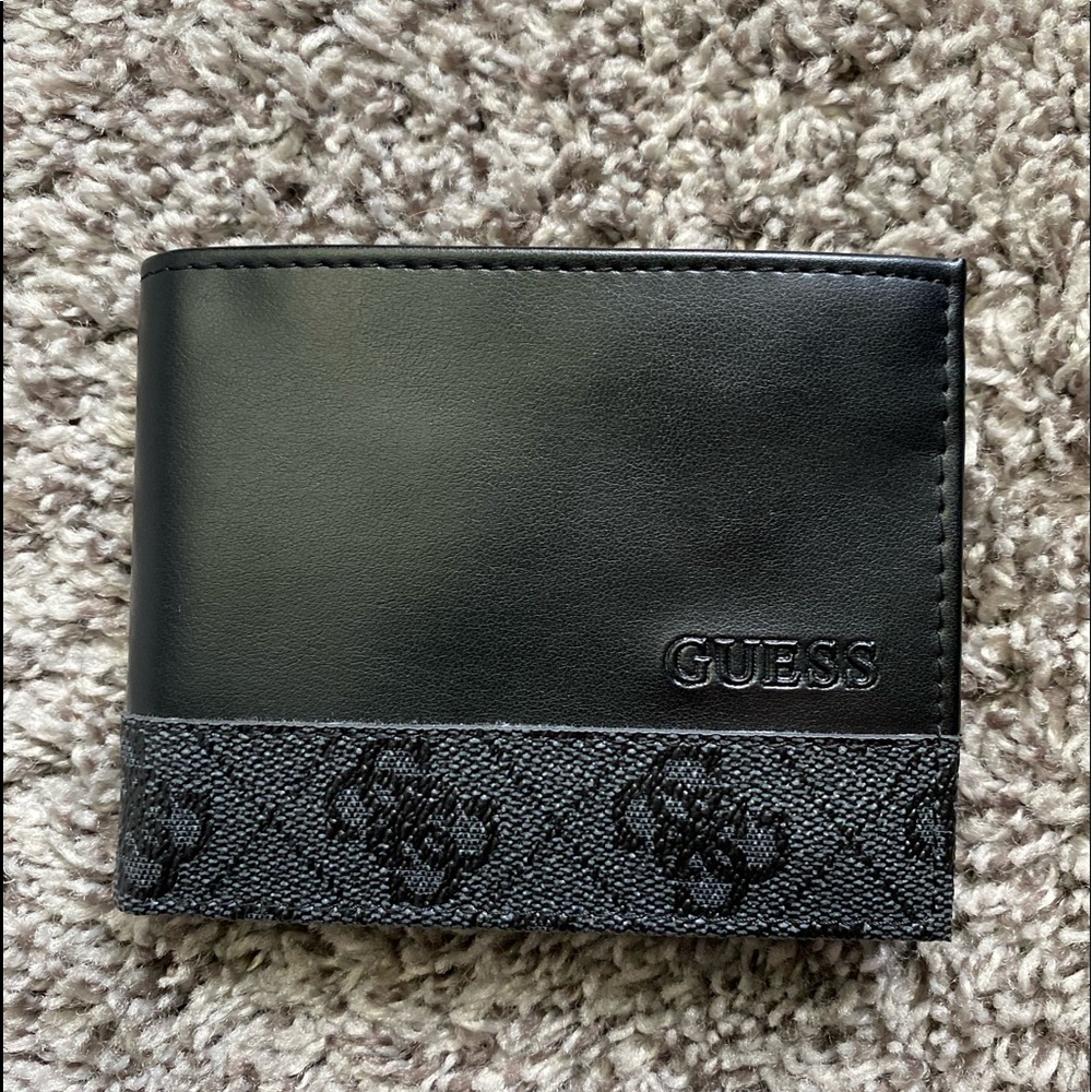 Guess Monogram Wallet 💎